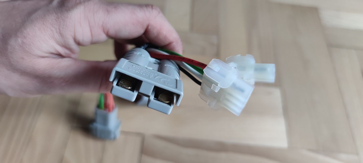 Adapter Przejściówka Prostownik Ładowarka JLG - Nowy ?