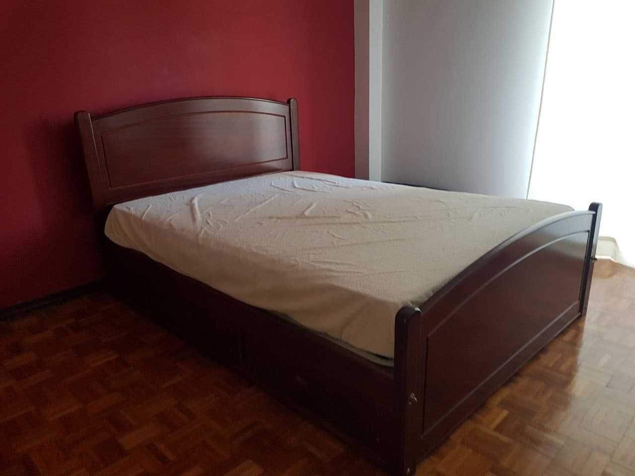 Cama de casal com gavetoes