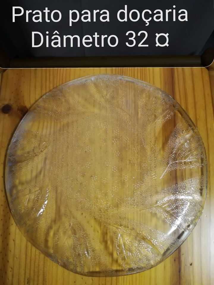 1 Prato para doçaria + 1 fruteira/saladeira.