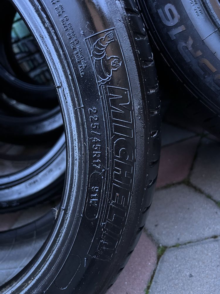 Michelin 225/45/17   (37/21)