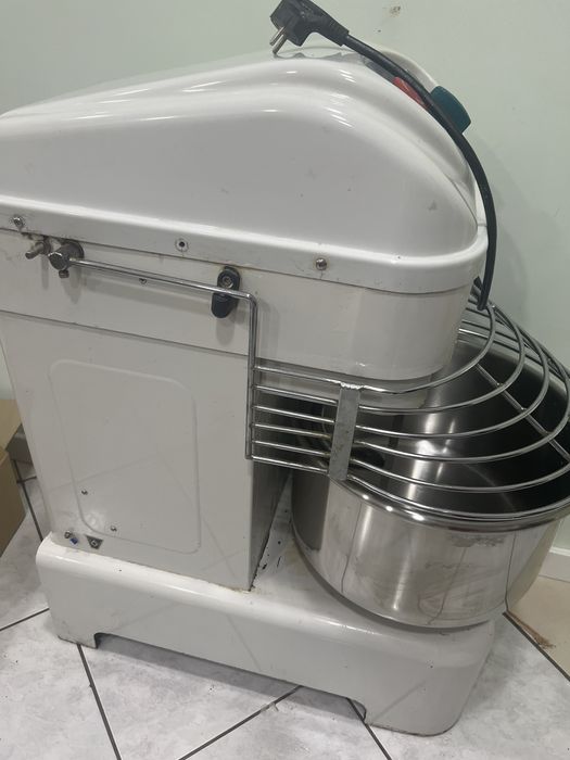 Vendo amassadeira 20l