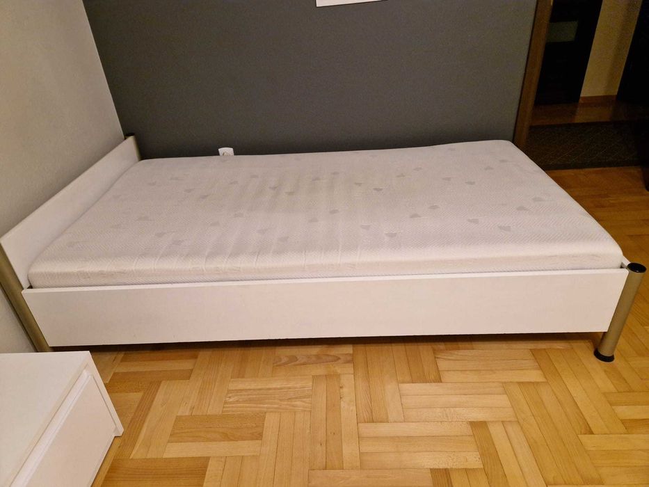 Sprzedam białe łóżko jednoosobowe