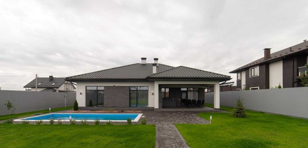 Продам новий будинок на березі озера з бассейном в КГ Міжріччя