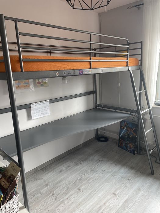 łóżko piętrowe z biurkiem svarta i materac
