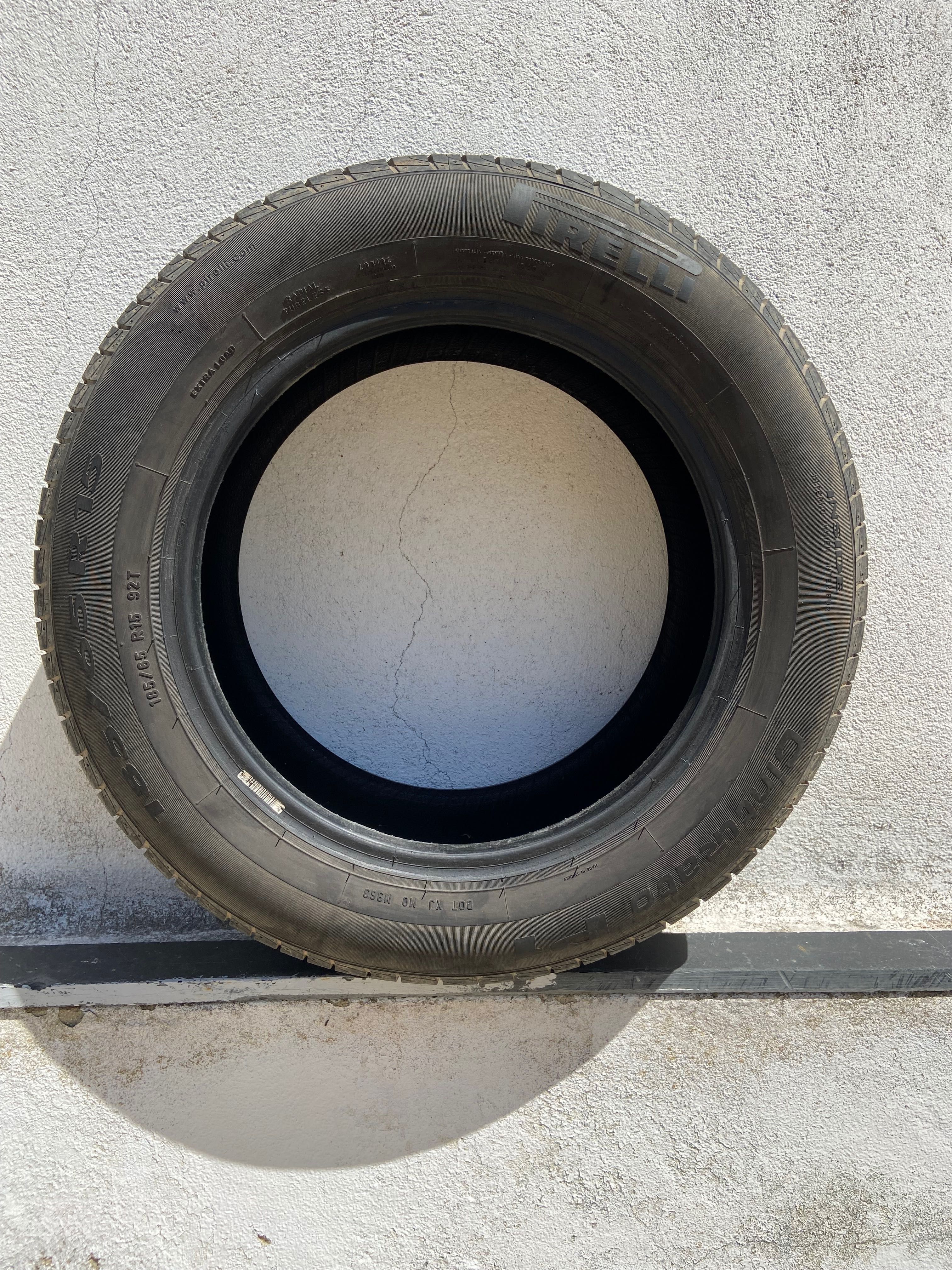 Pneu Pirelli 185/65 R15 - seminovo