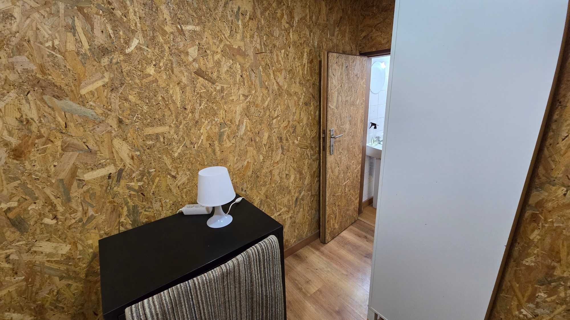 Quarto só homens c/ wc priv. não fumadores tudo incluído 10mnt Lisboa