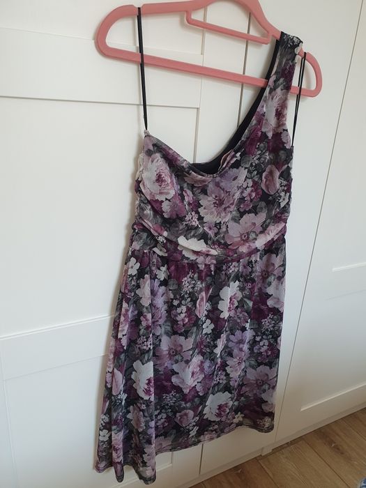 Sukienka na jedno ramię kwiaty