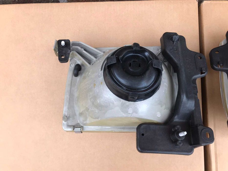 Фари фара передние фары Nissan Navara D22 Pickup (98-02)