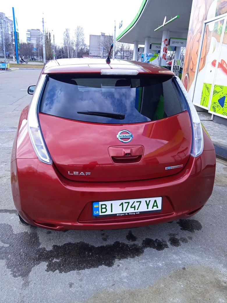 Продам Nissan leaf