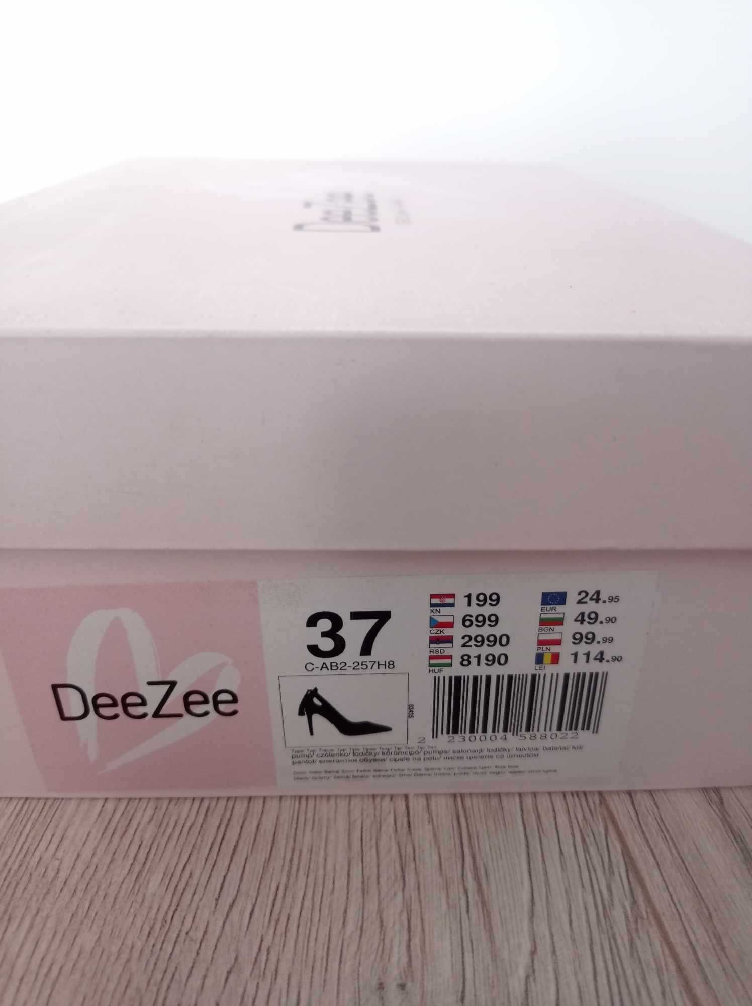 Czarne zamszowe szpilki DeeZee