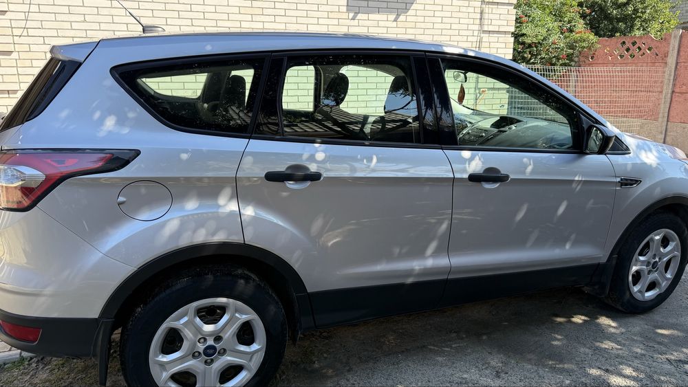 Ford escape 18 год