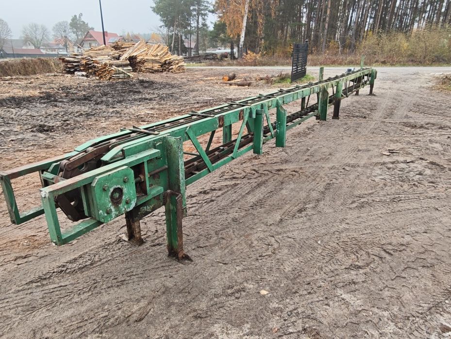 Podajnik wzdłużny kłody drewna