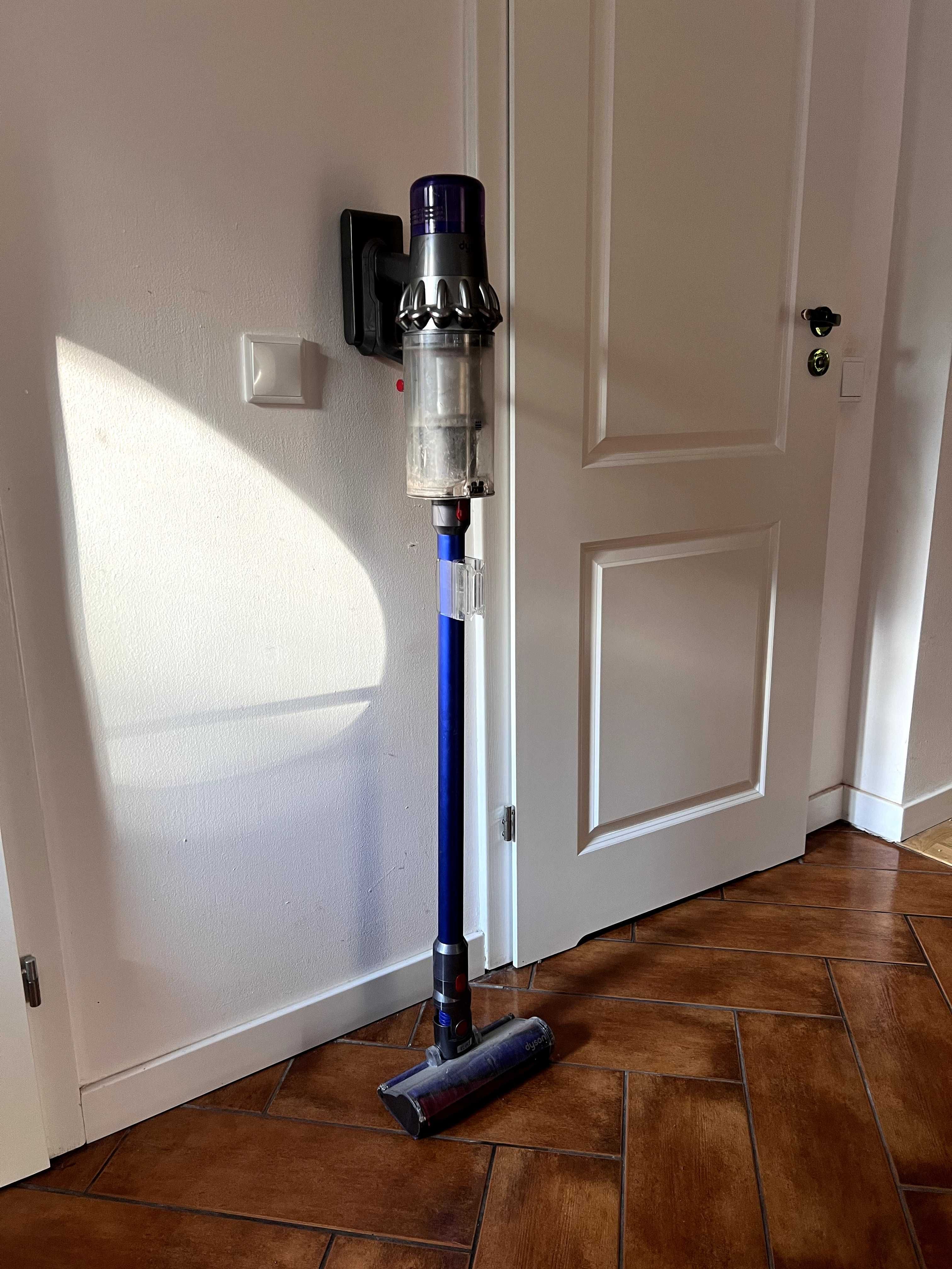 Odkurzacz Dyson SV17 plus akcesoria
