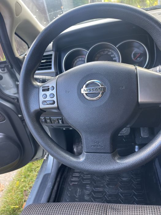 Автомобіль Nissan Tiida 2011року, автомат 1,6 АТ