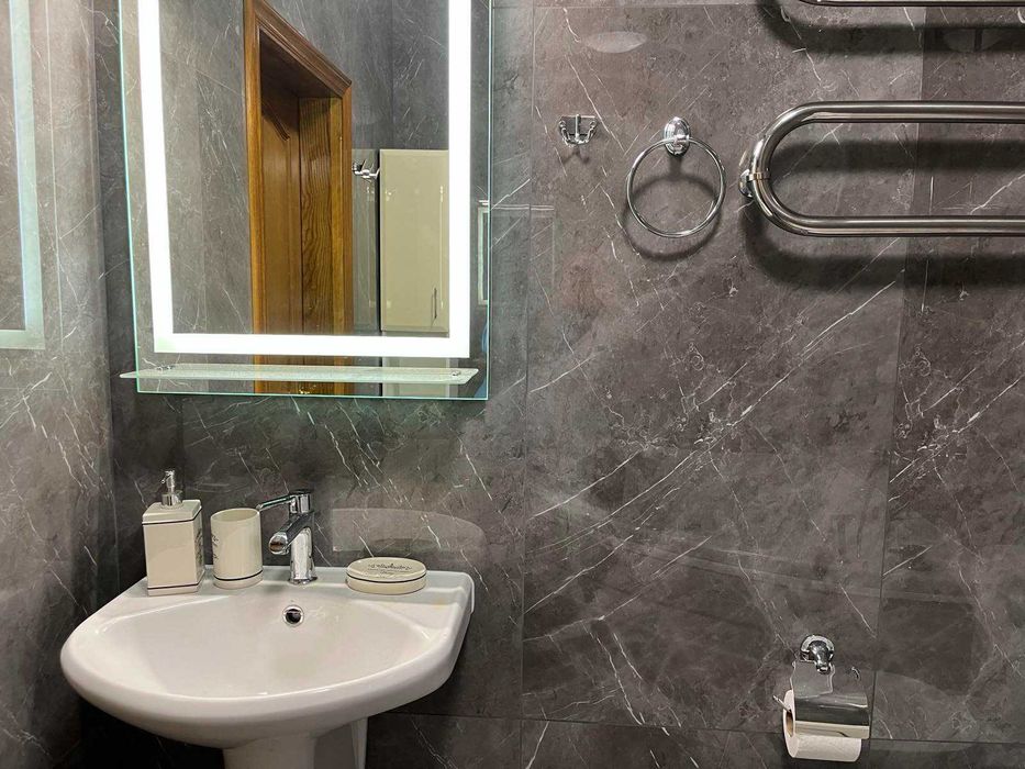 Здається 3-к.кв в центрі столиці - на вул.Омеляновича-Павленка,14/12