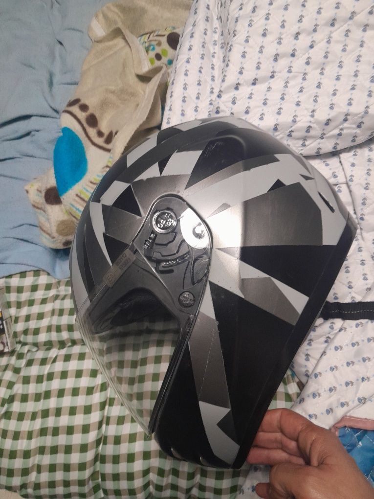 Capacete CABERG tam L / Shark tam M
