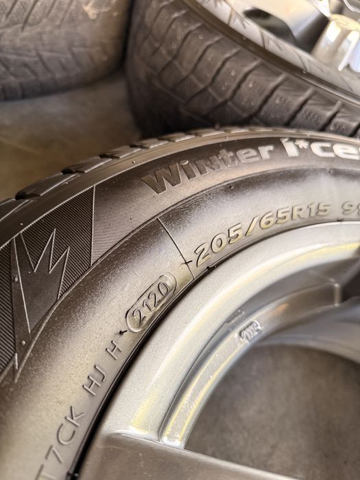 Продам диски з резиною зима 205/65/15