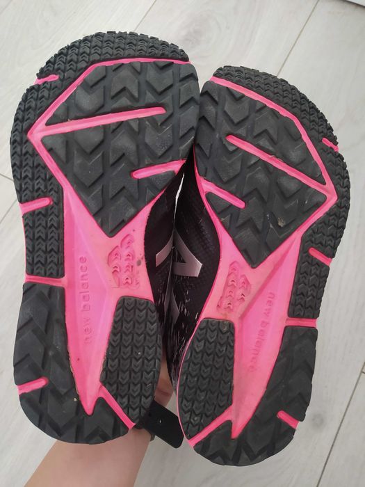 Czarno różowe buty New Balance 36
