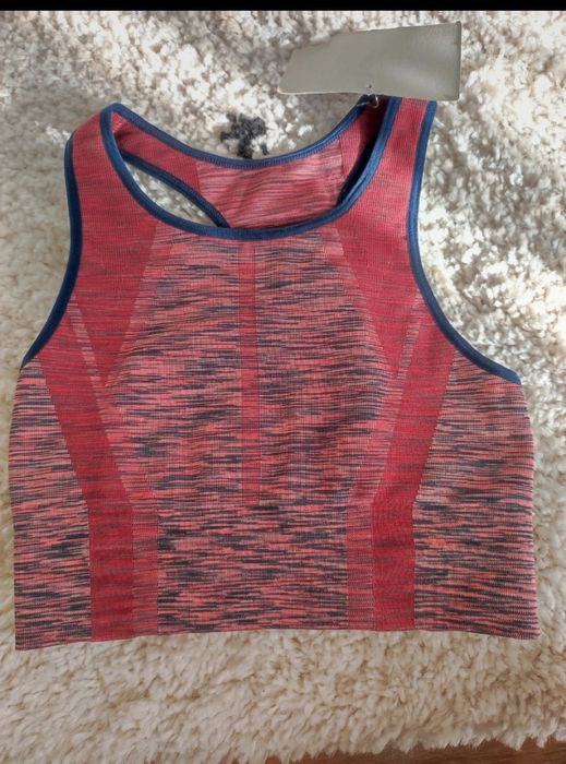 Top de desporto LNDR