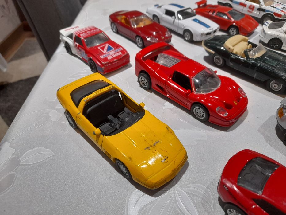 Zestaw resoraków autek 1:43