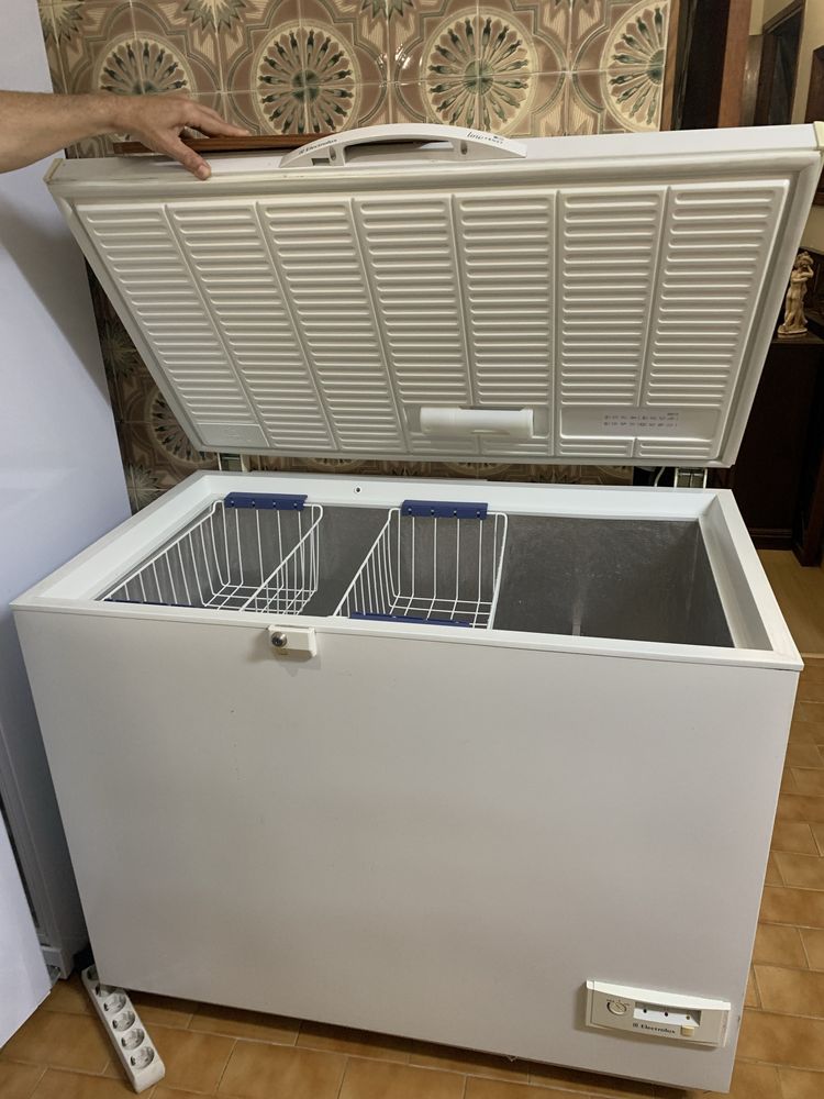 Arca congeladora horizontal marca Electrolux