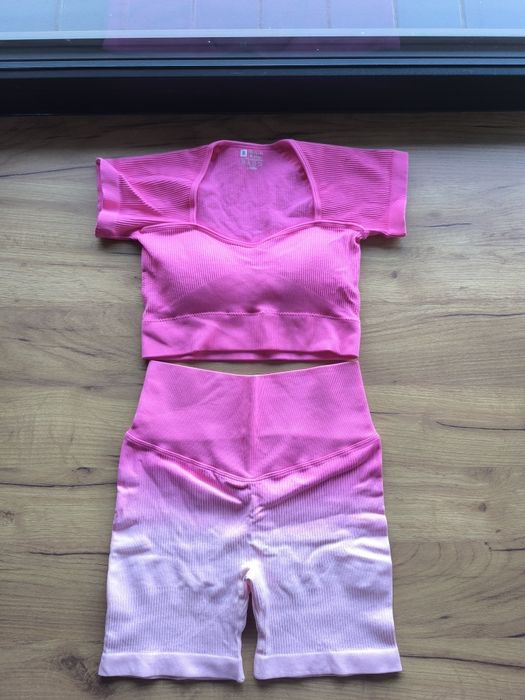 Komplet sportowy prążkowany S róż push up ombre wysoki stan