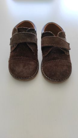 Sapatos carneirinhos usados