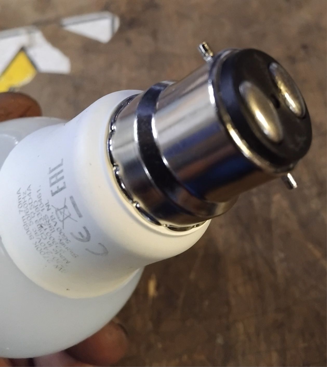 10x żarówka B22 Philips 8W angielska