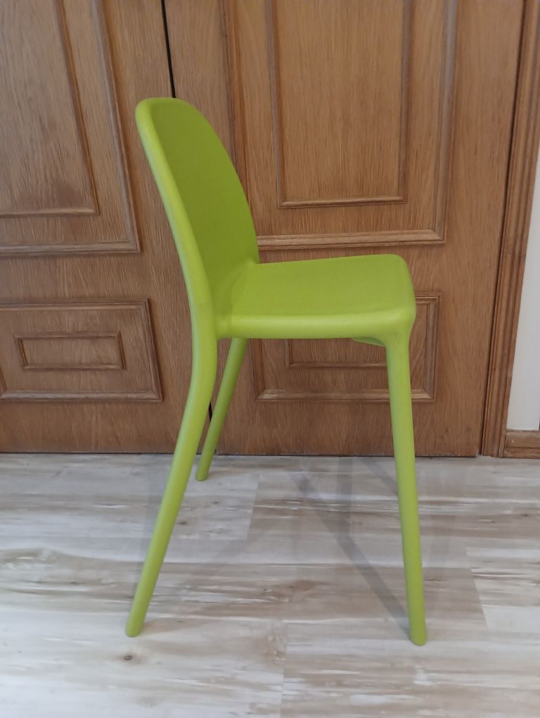 Vendo cadeira IKEA verde para criança