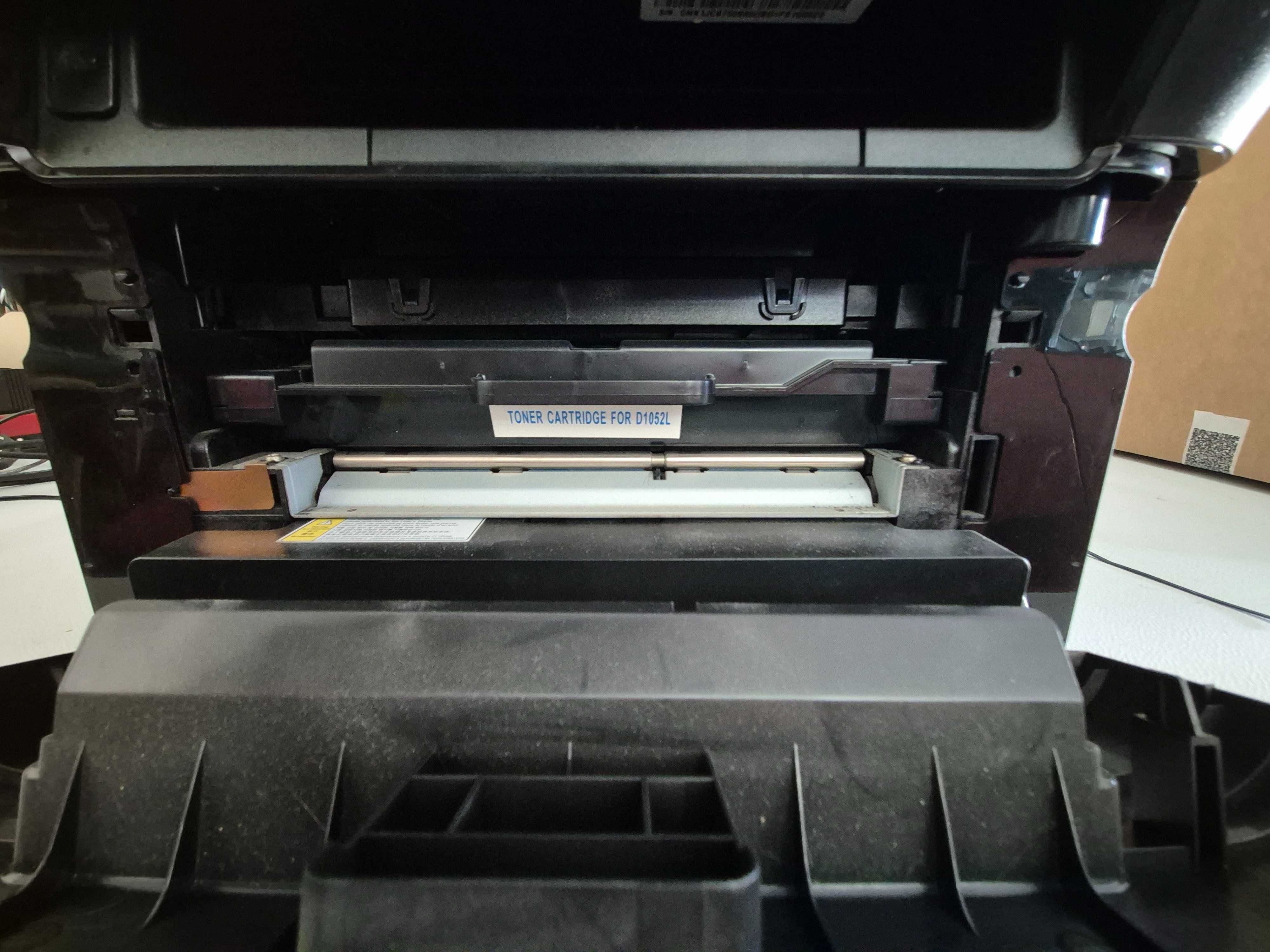 Impressora laser com scanner e cartucho de toner incluído