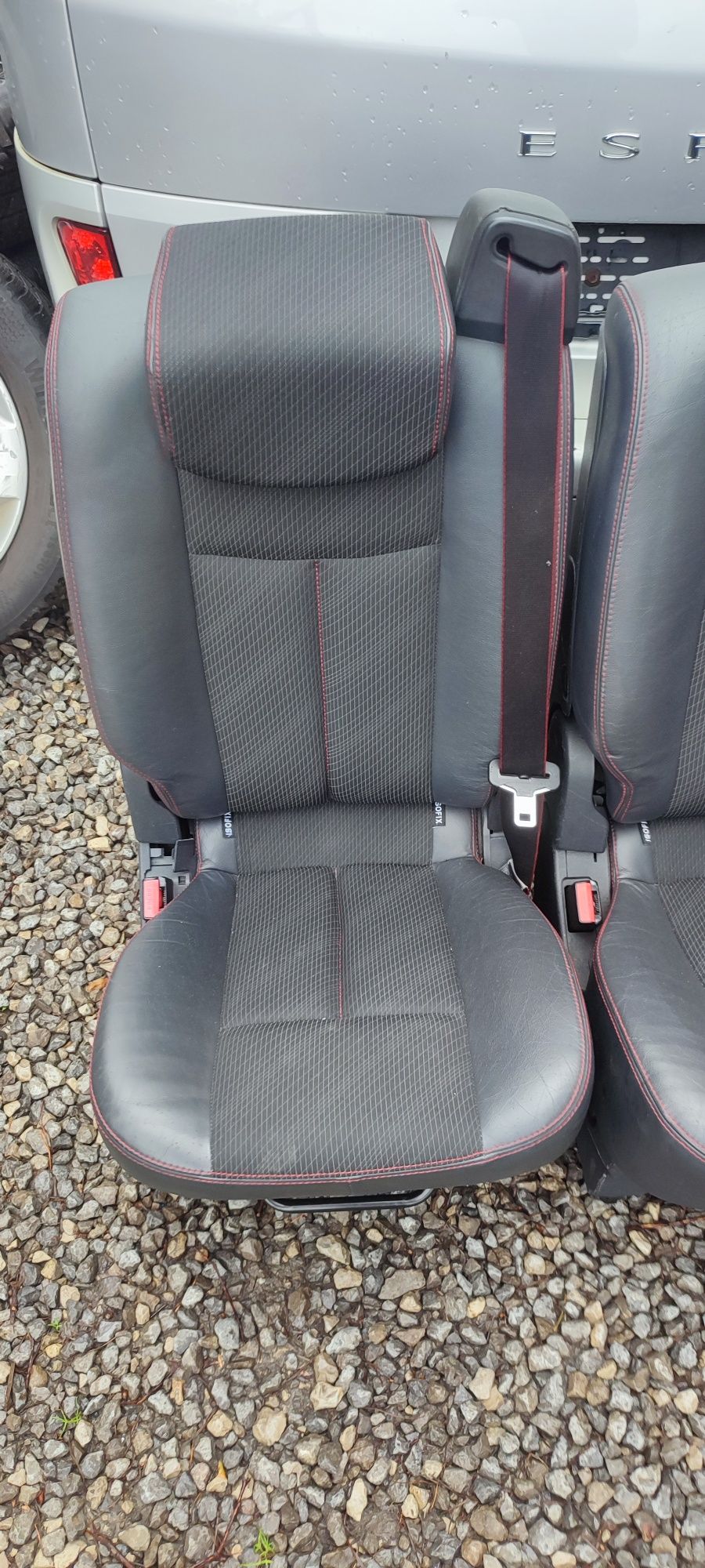 Fotel Espace IV lift czerwona nitka 2i3 rząd bus kamper