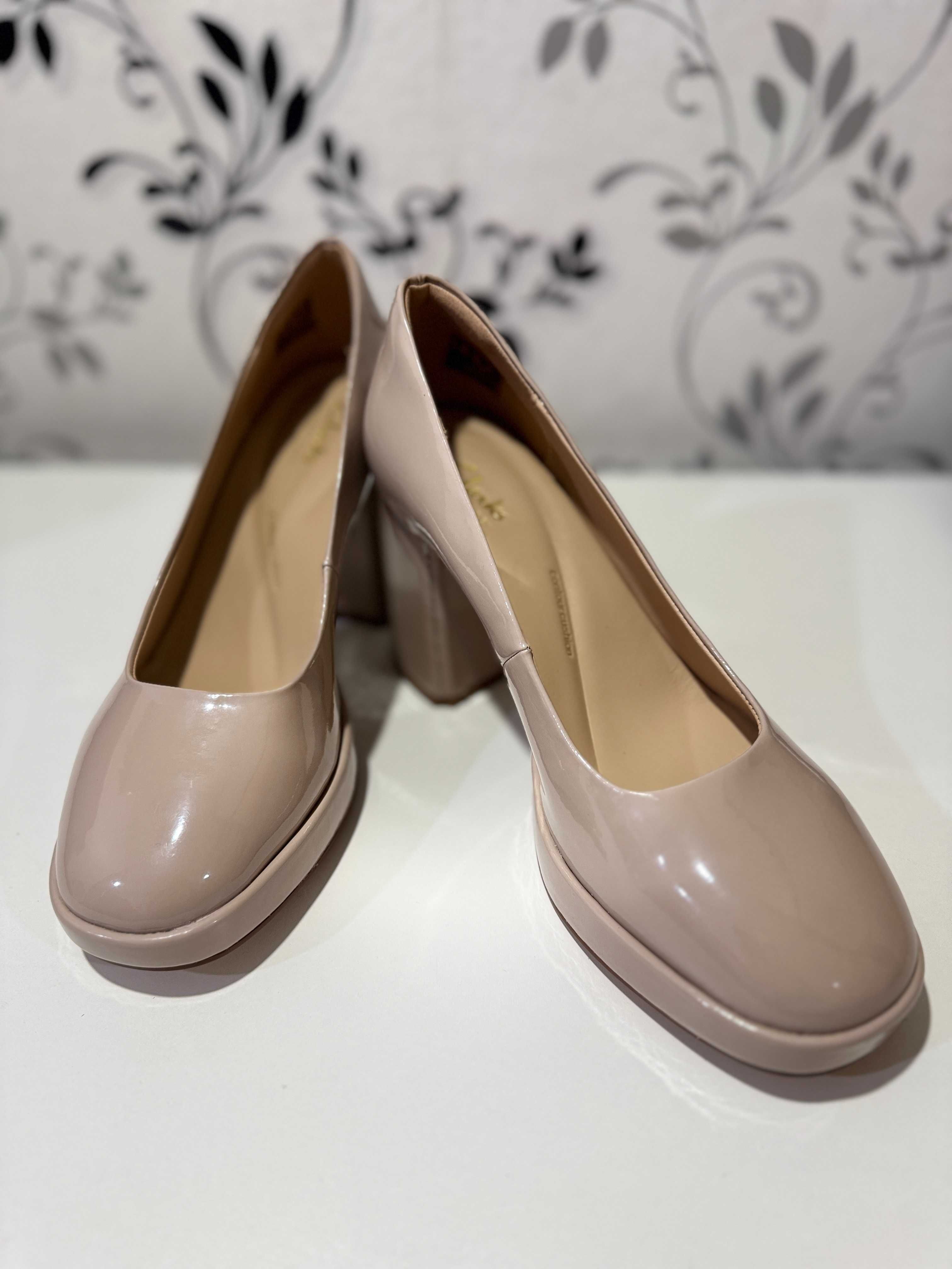 Туфлі жіночі лаковані Clarks, 39.5р