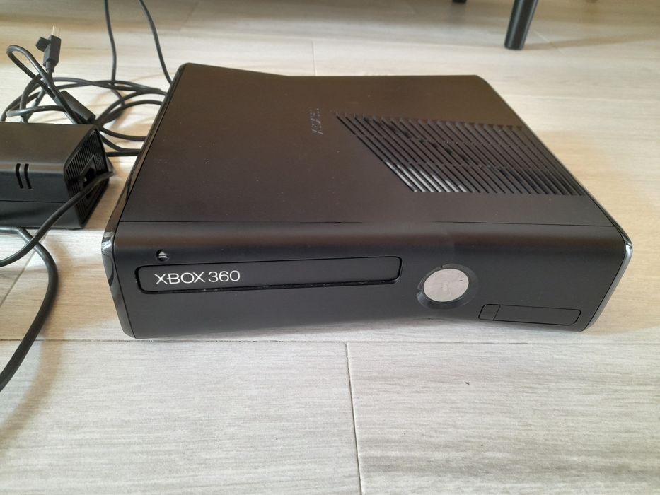 Vendo XBox 360 Nintendo desbloqueada  2 comandos e kinect