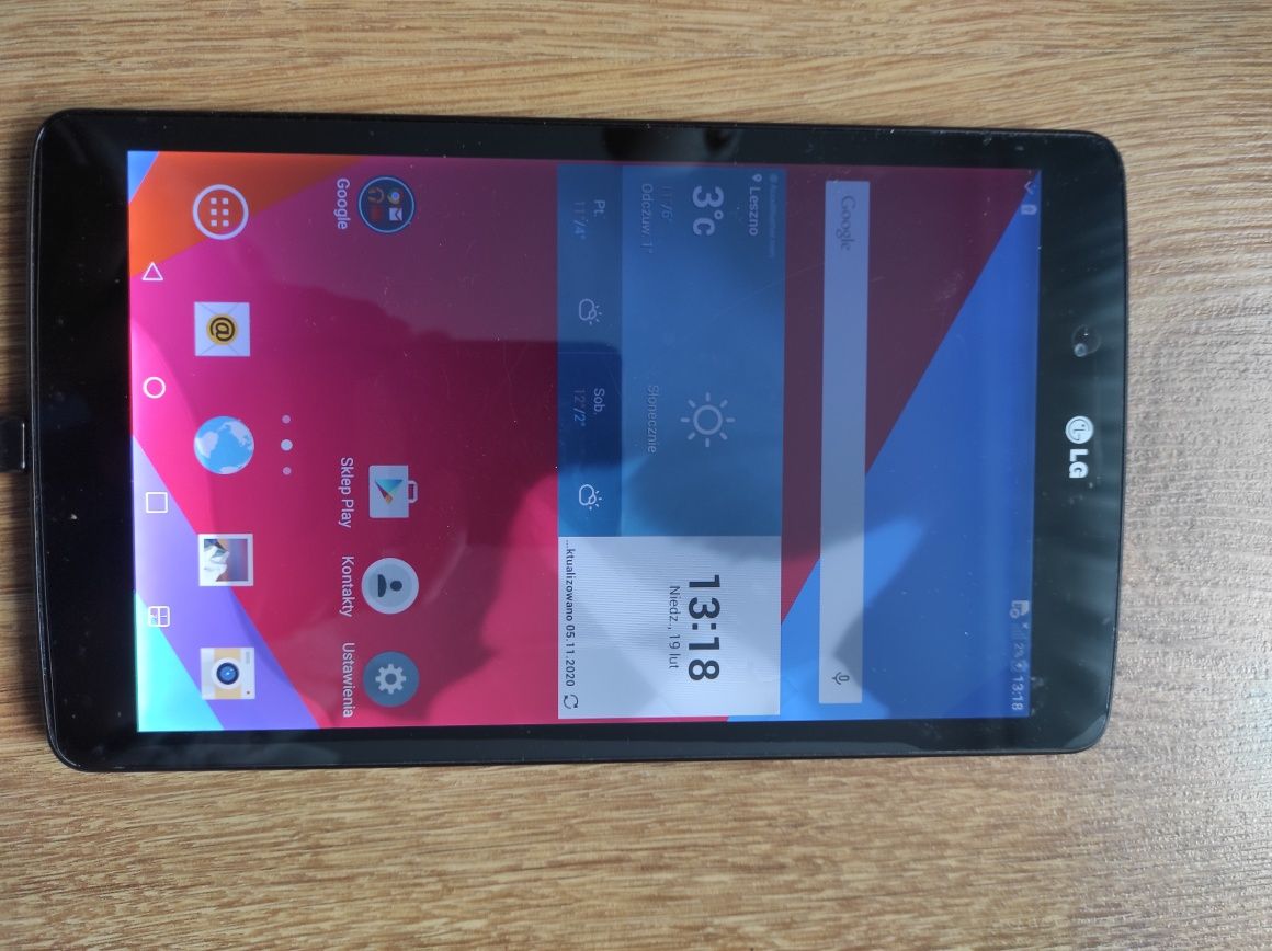 Tablet LG 8" z ładowarką