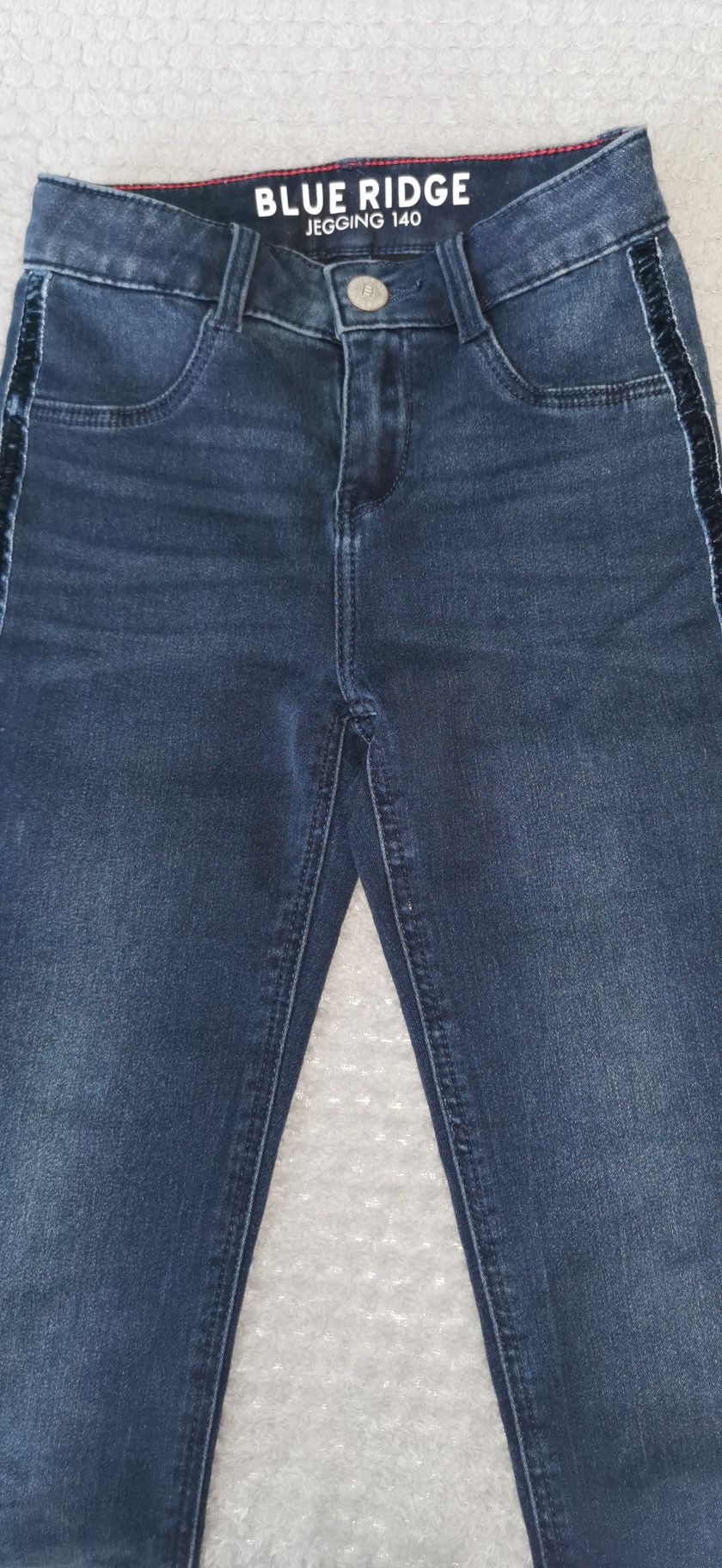 Spodnie jeansowe. Rozmiar 140 cm