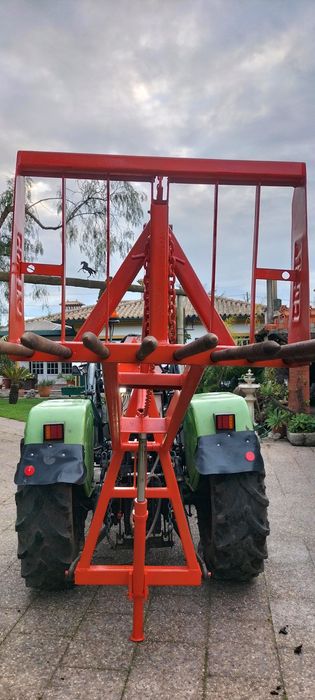 Carregador traseiro para trator (forquilha)