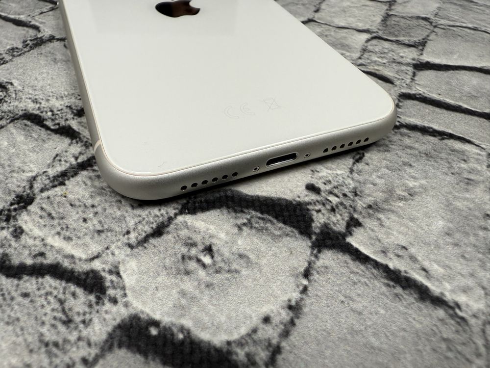 Iphone 11 64gb neverlock White Global 240$