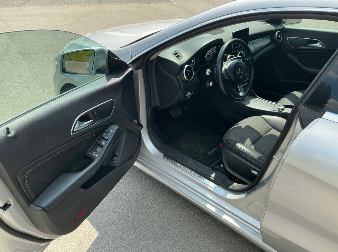 Mercedes-Benz  cla200