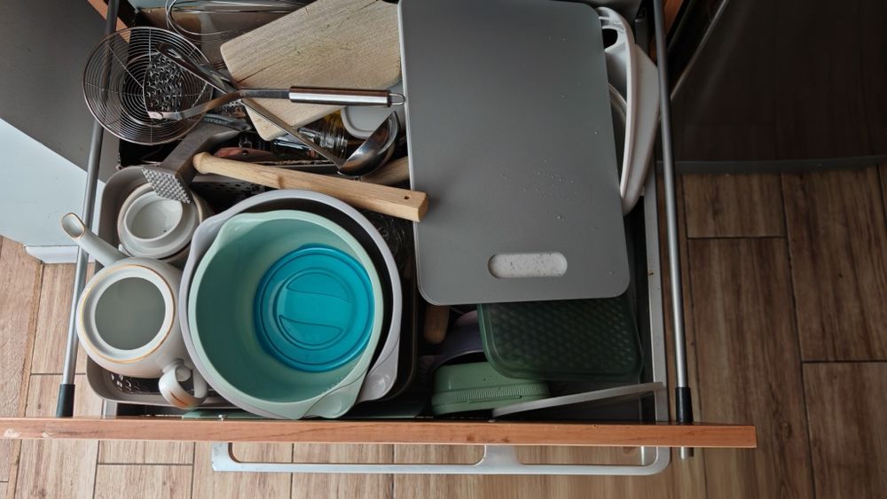 Zestaw szafek kuchennych wiszących i stojących