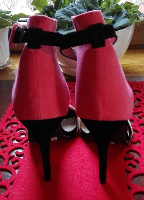 Buty szpilki - krótki zamszyk, róż kremowy czarny. PL 41, obcas 11 cm