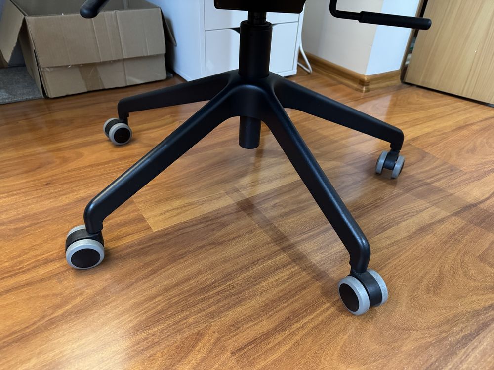 Fotel biurowy ikea järvfjället skóra