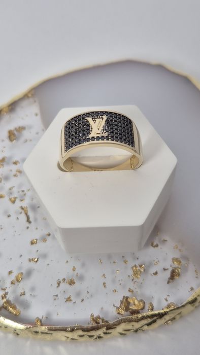 Nowy złoty pierścionek typu Louis Vuitton szeroki czarne cyrkonie 585