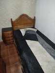 Cama solteiro/ mesa de cabeceira e escrivaninha