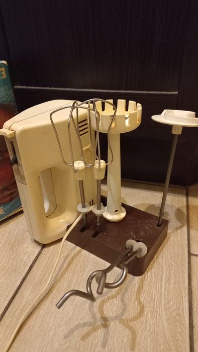 Робочий електроміксер Рось