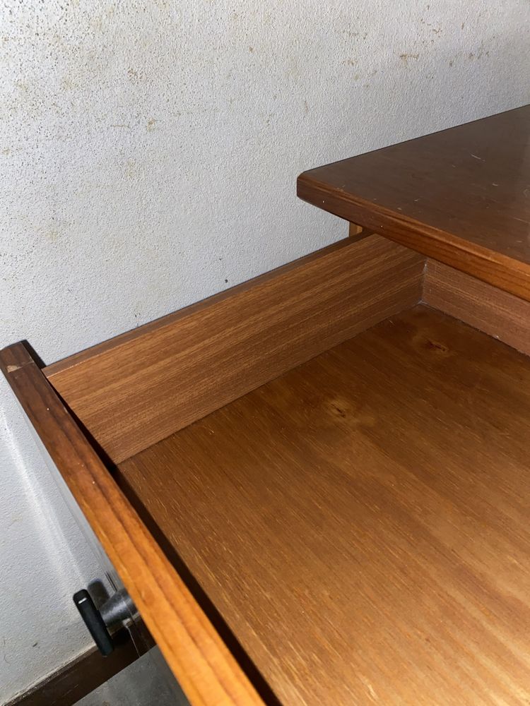 Conjunto de uma cómoda e duas bancas de cabeceira