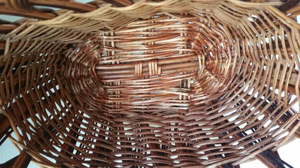 Кошик-корзинка з лози