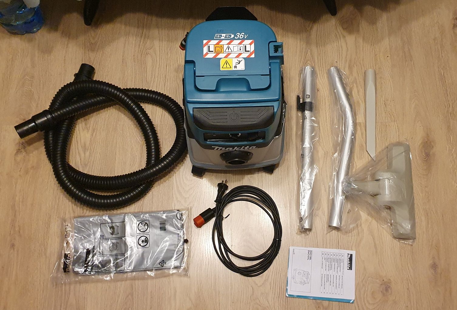 Makita akumulatorowy / sieciowy odkurzacz DVC150LZ. Nie używany.