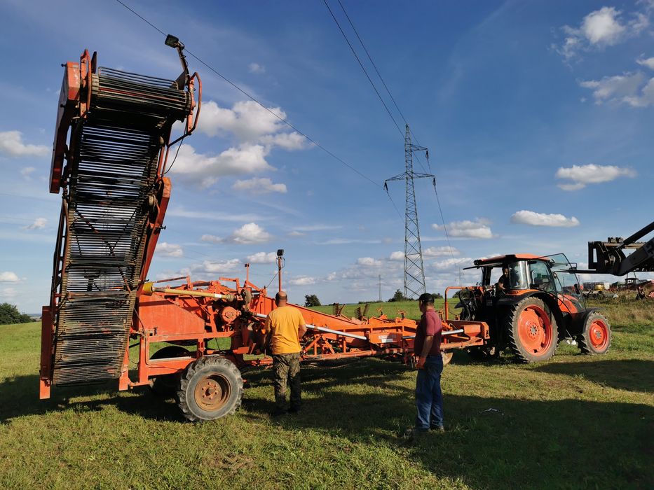 Kombajn AMAC do zbioru buraczka ćwiklowego i ziemniaka