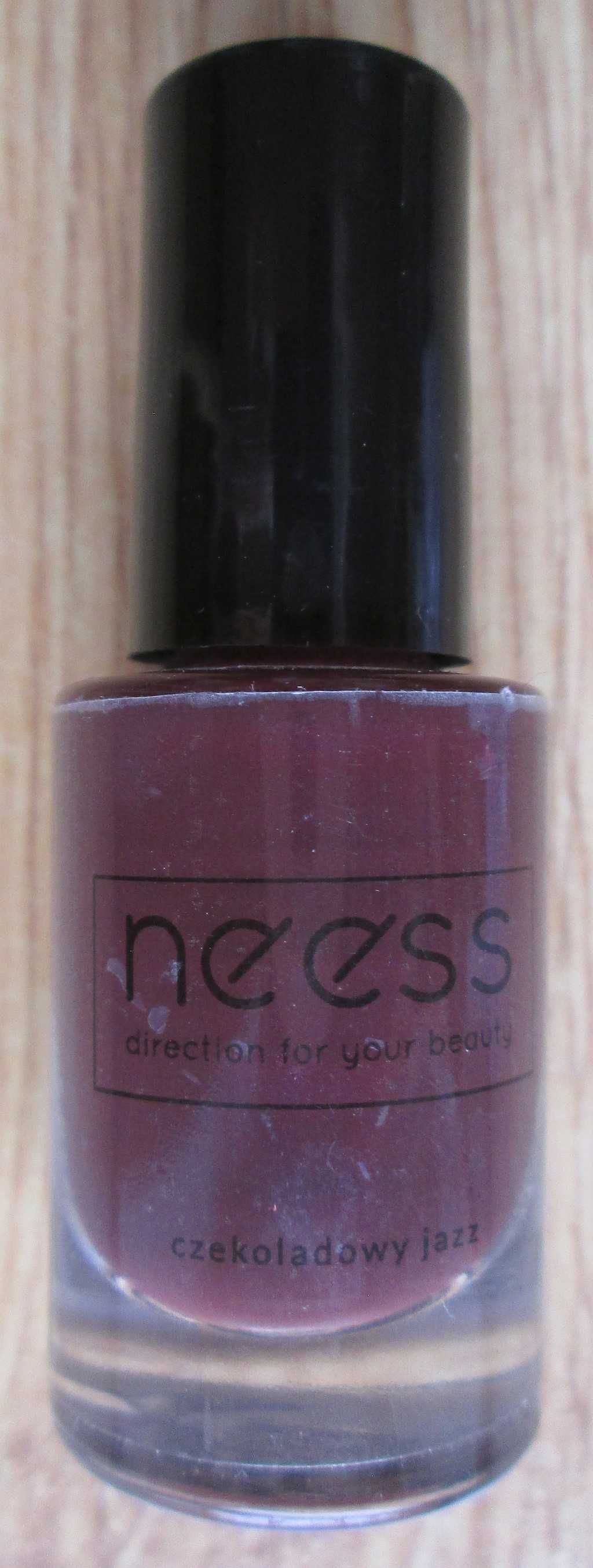 Klasyczny lakier do paznokci Czekolada Marmolada Neess 5 ml fioletowy.