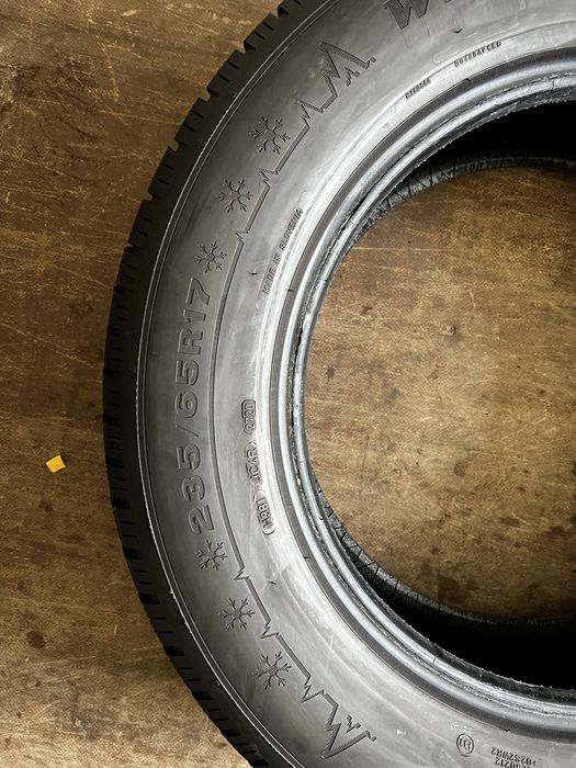 Dwie opony dunlop winter sport 5 235/65/17 2020r.